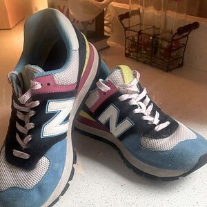 Women’s New Balance Sneakers 574